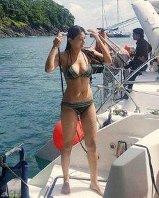 网红美女泳衣图片搜索,网红美女泳衣秀，夏日风情一网打尽