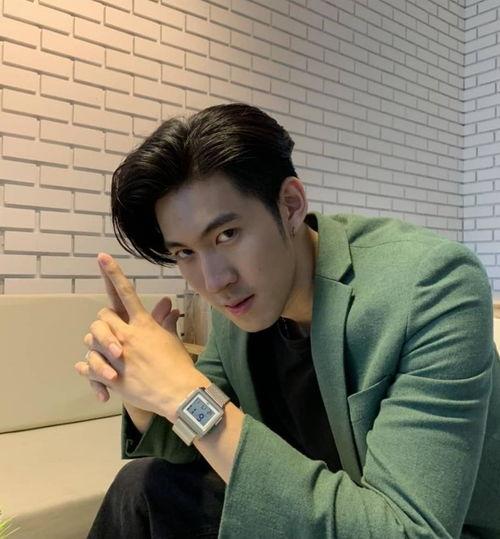 明星的照片男生名字,揭秘明星照片中的帅气男生名字之谜