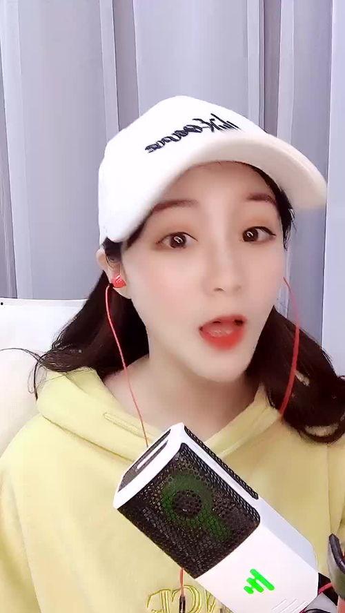 网红小女生哭着唱的歌曲,网红小女生深情演绎催泪神曲