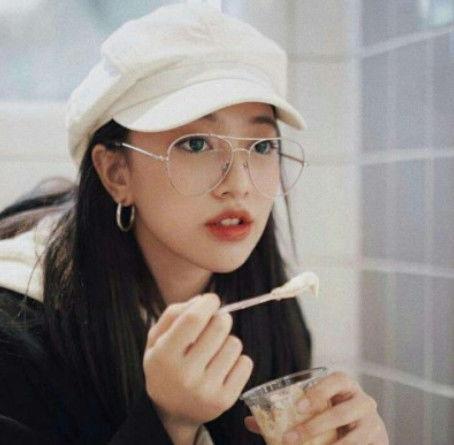 暗黑大米合作女网红照片,神秘合影引发热议